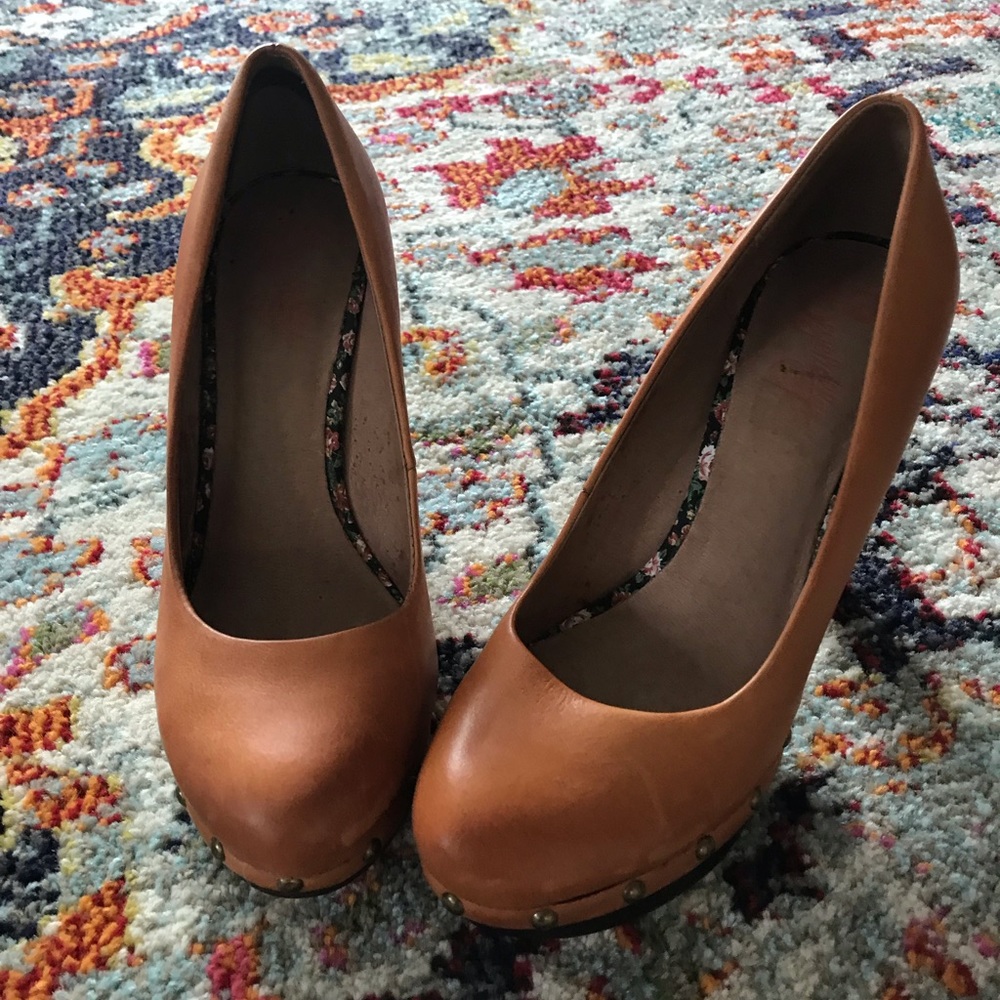 Seychelles cloak and dagger heels